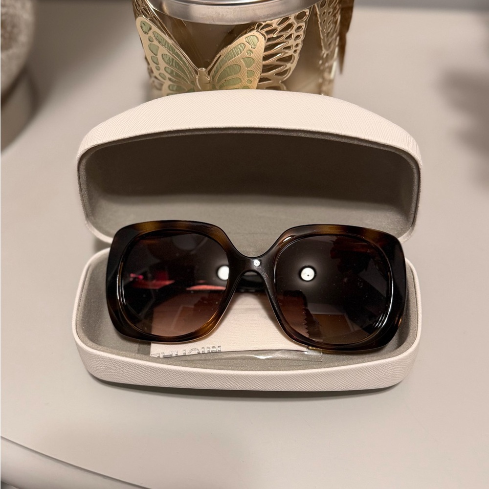 Michael Kors Brown Tortoiseshell Sunglasses with White Case - Picture 3 of 3